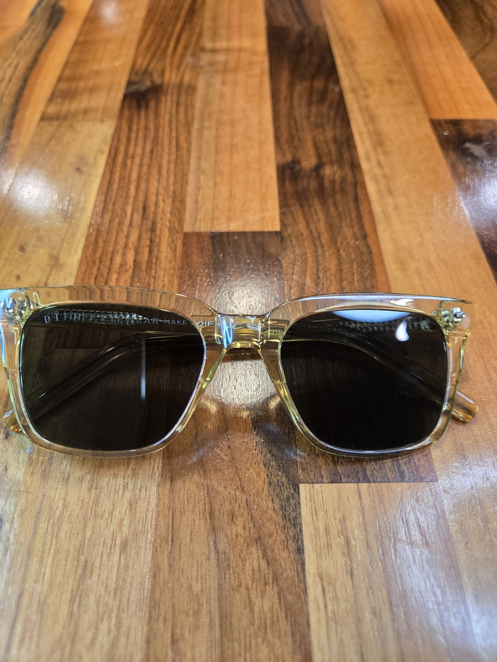 ​DIFF Eyewear Billie Polarized Sunglasses - Platinum Crystal Yellow